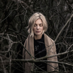 Julia Kadel Trio – Über Und Unter – 2016