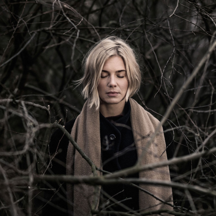 Julia Kadel Trio – Über Und Unter – 2016
