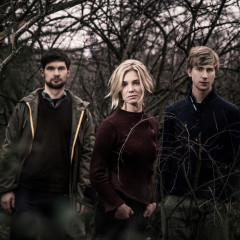 Julia Kadel Trio – Über Und Unter – 2016