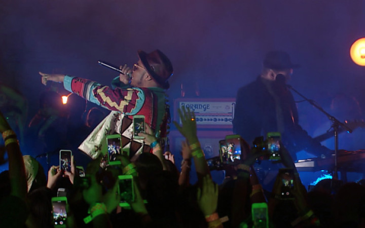 Worry feat. Anderson Paak (Live from the MTV Woodies)
