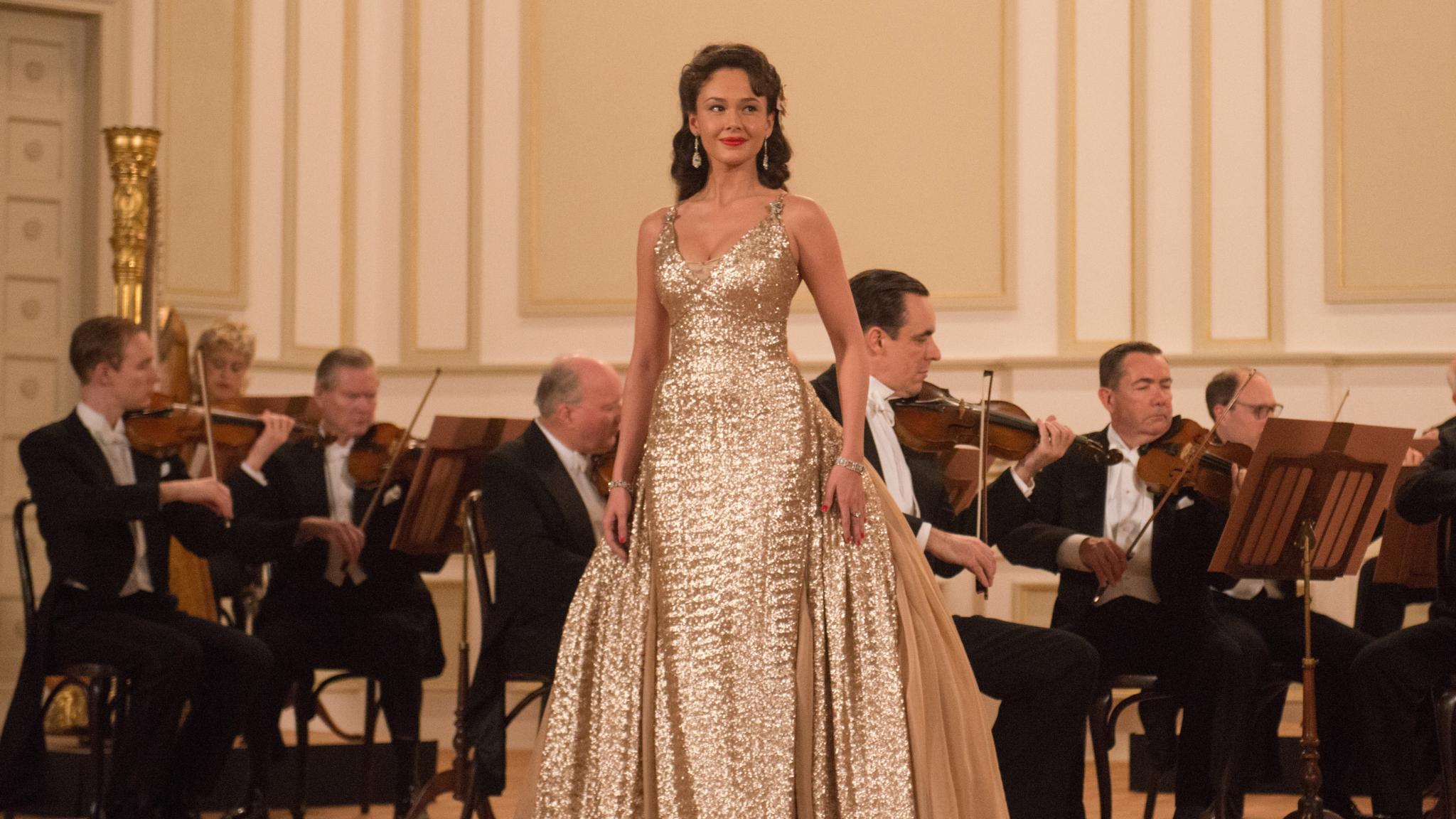 Klassikstar im Kino - Aida Garifullina spielt Lily Pons im Kinofilm "Florence Foster Jenkins"