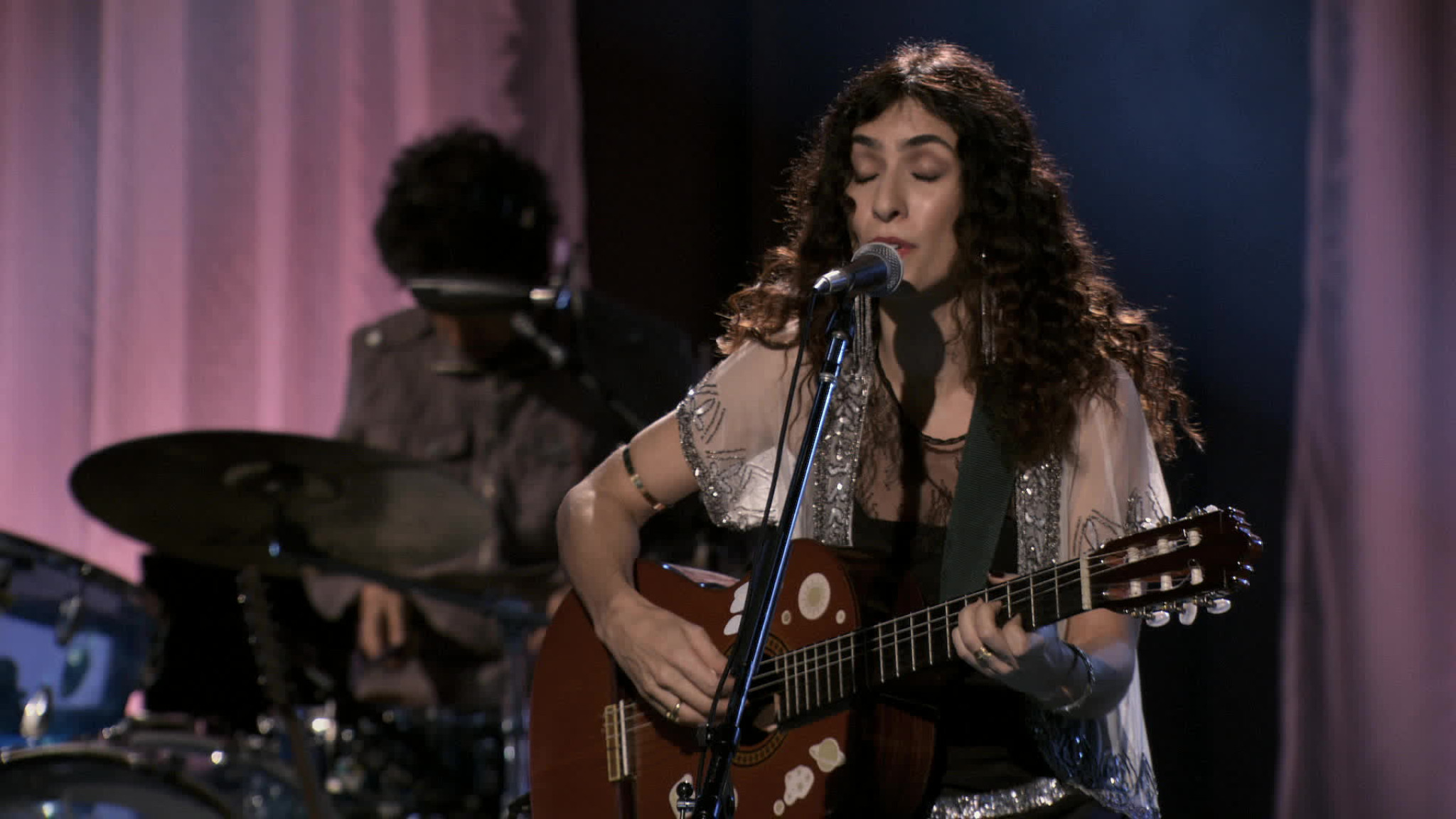 A Primeira Pedra feat. Gustavo Santaolalla (Live in São Paulo, 2011)