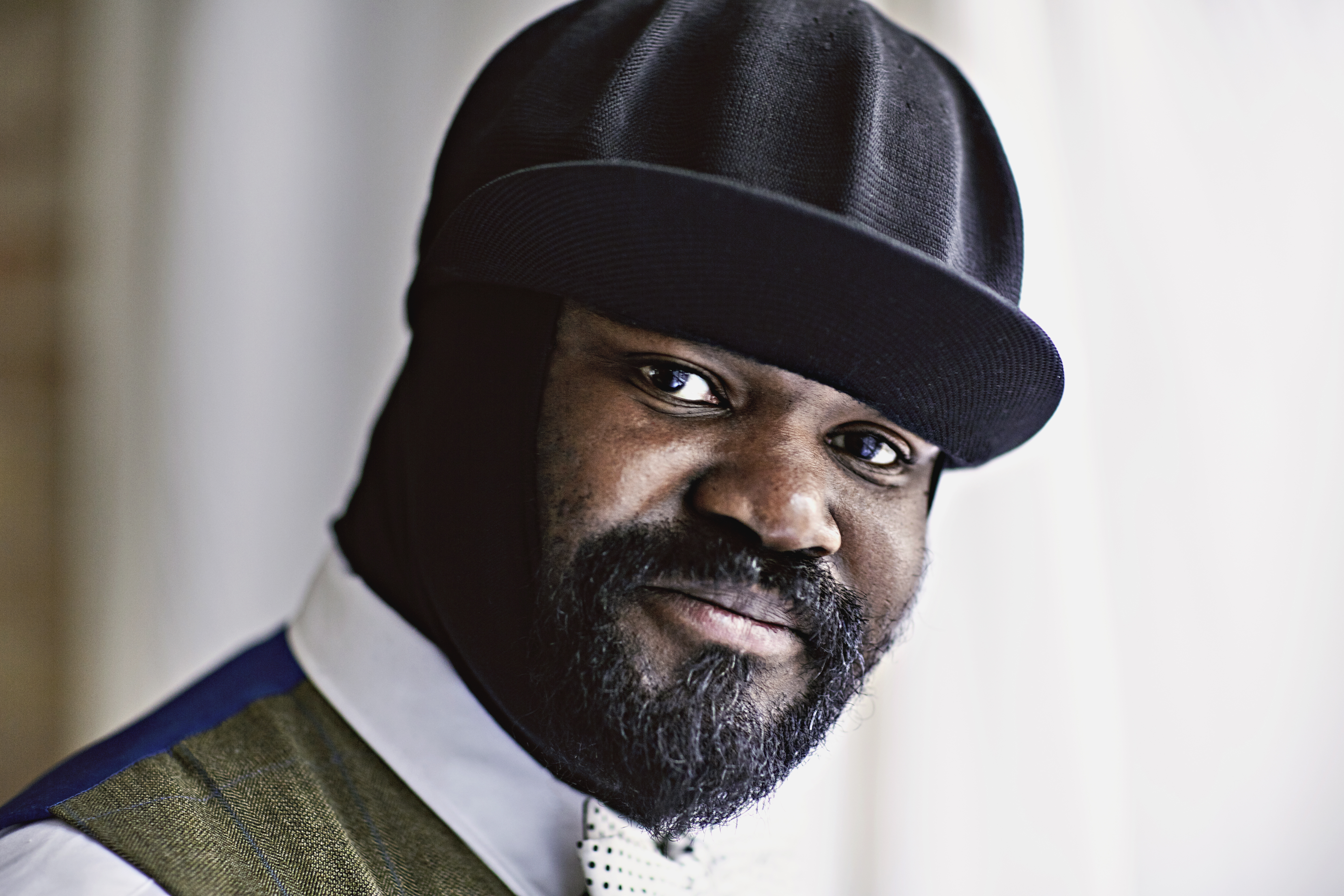 Gregory porter. Грегори Портер. Gregory Porter без шапки. Gregory Porter с женой. Gregory Porter - (2016) take me to the Alley.