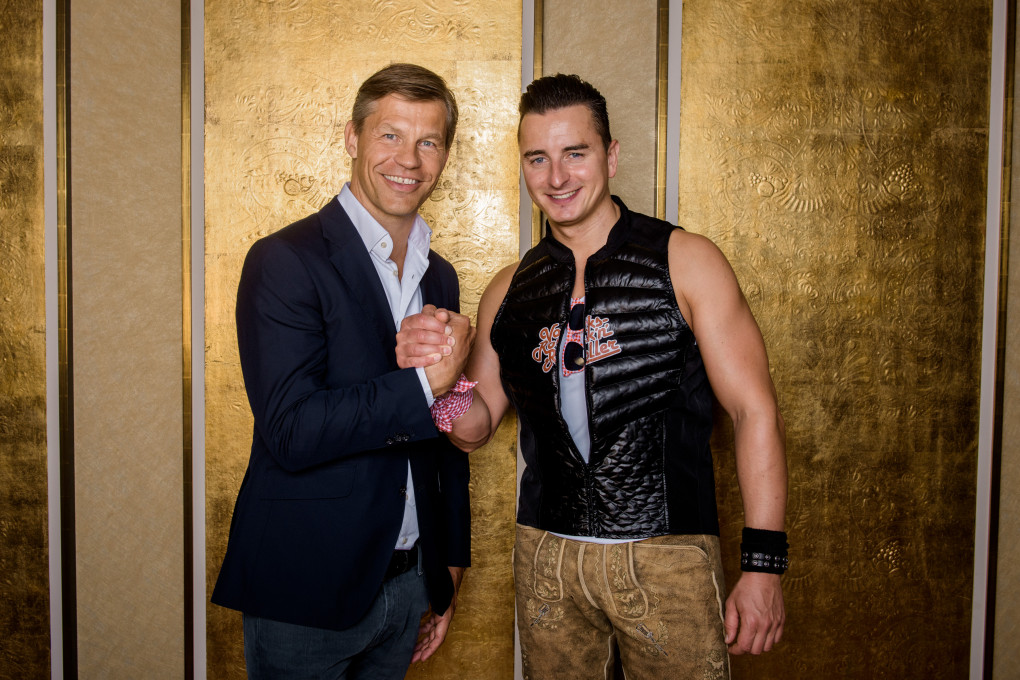Andreas Gabalier und 257ers performen live „Hulapalu“
