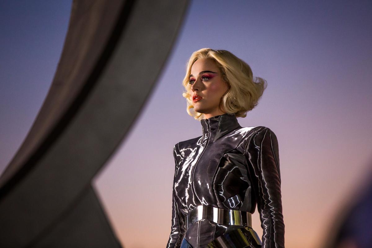 Katy Perry - Chained To The Rhythm