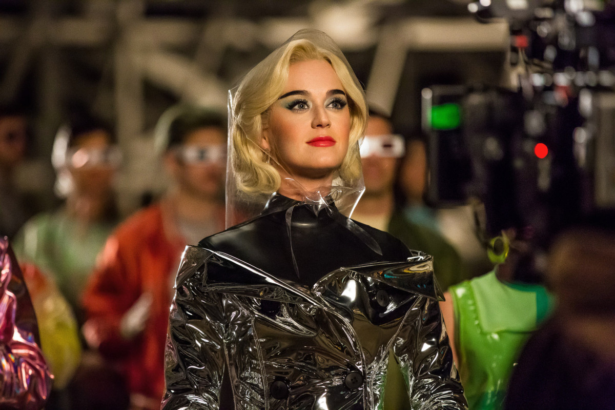 Katy Perry - Chained To The Rhythm
