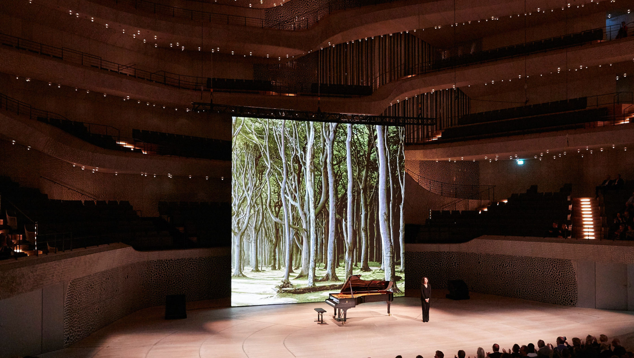 Woodlands and beyond - Hélène Grimaud präsentiert Stücke ihres Albums "Water" in der Elbphilharmonie Hamburg