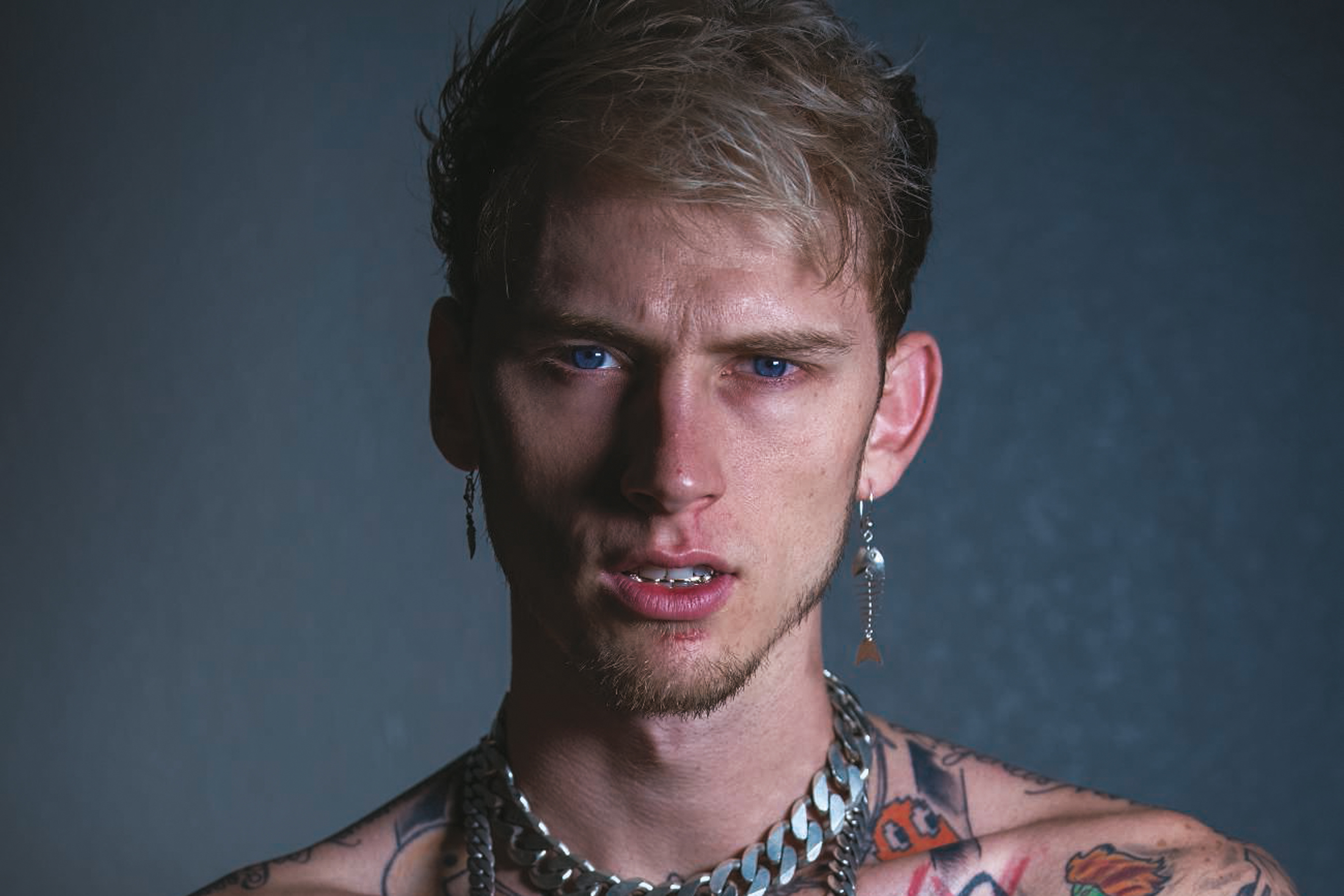 Машин ган. Machine Gun Kelly. Колсон Бэйкер. Рэпер Machine Gun Kelly. Machine Gun Kelly сережки.