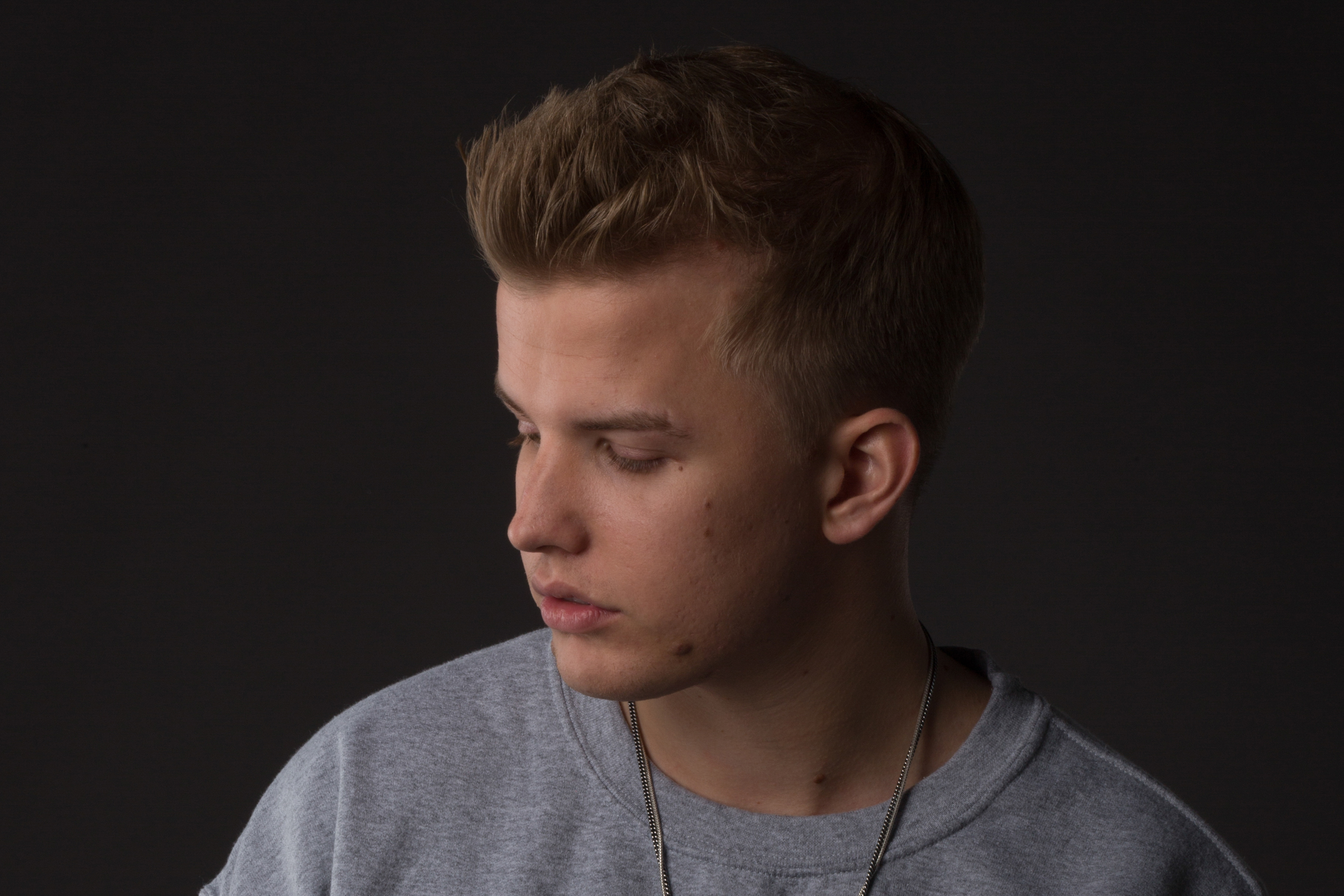 Singer Kayefi Kayef | Musik & Merch
