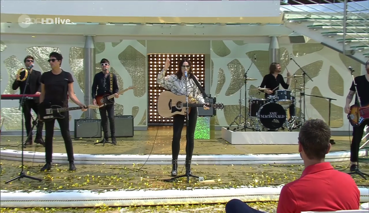 "Dream On" & "This Is The Life" (Live beim ZDF Fernsehgarten)