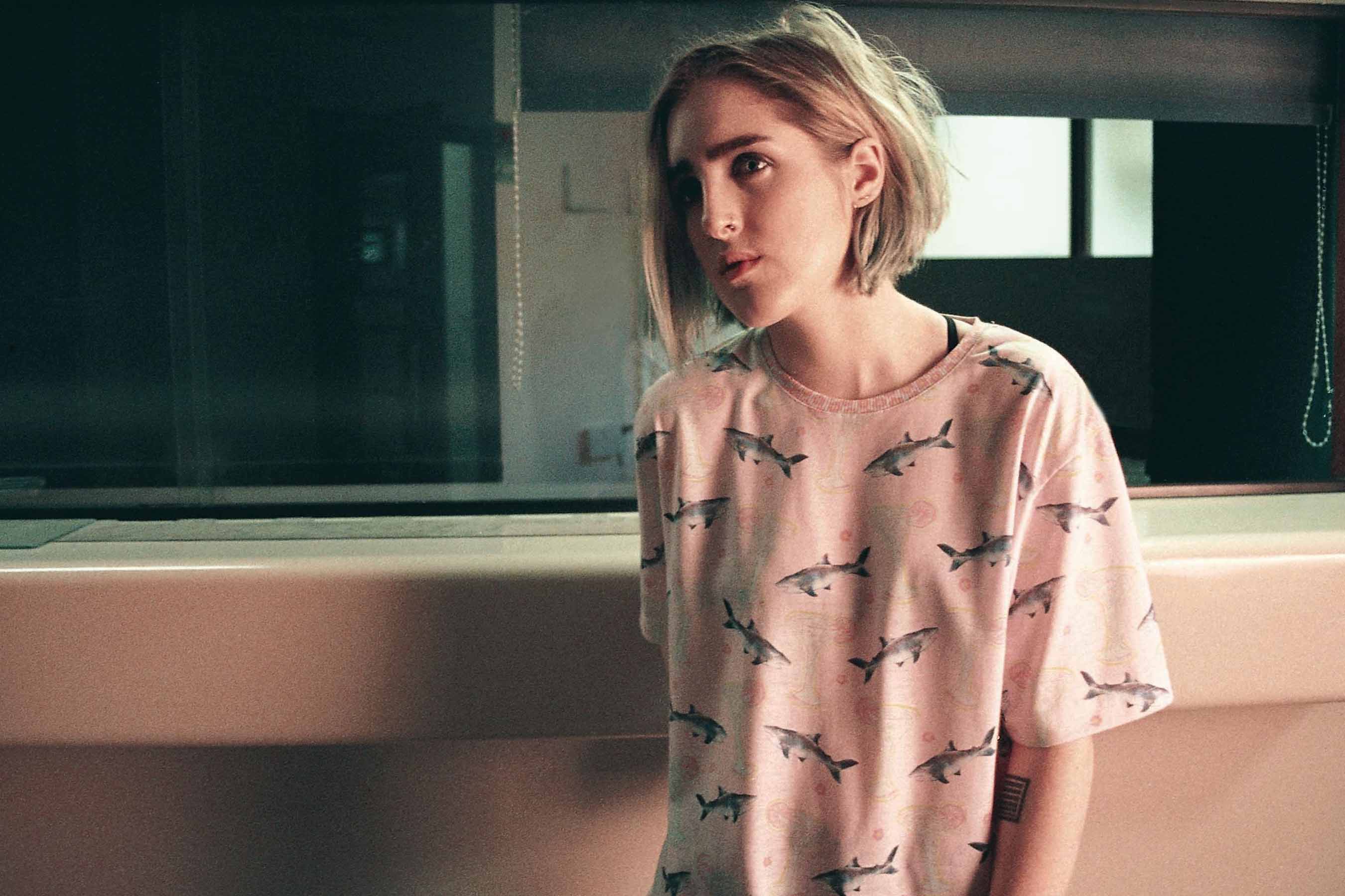 Shura touch. Shura hands. Shura hands. Shura певица. Shura freedom.