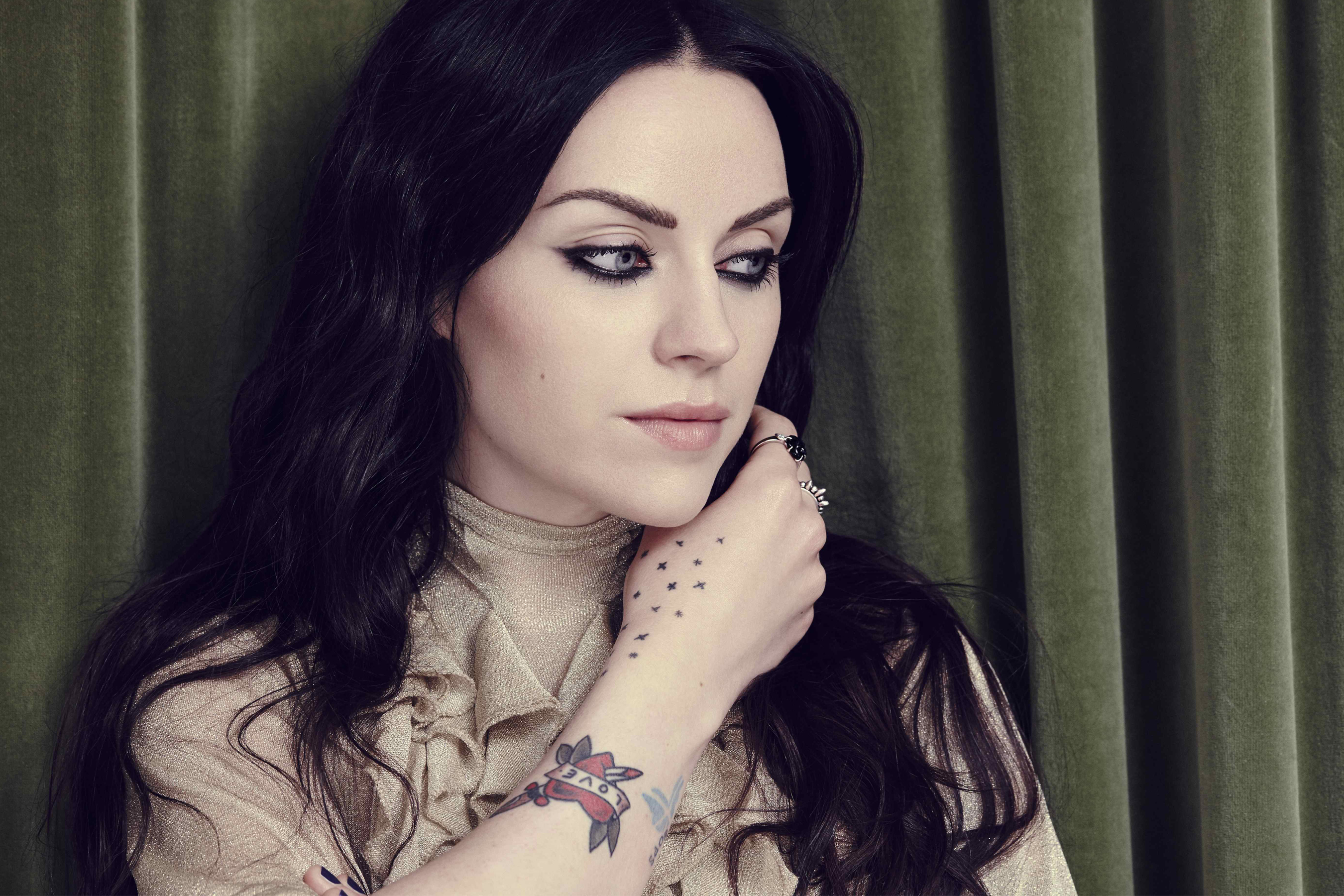 Amy macdonald. Amy MACDONALD 2022. A curious thing Эми Макдональд. Amy MACDONALD 1948.