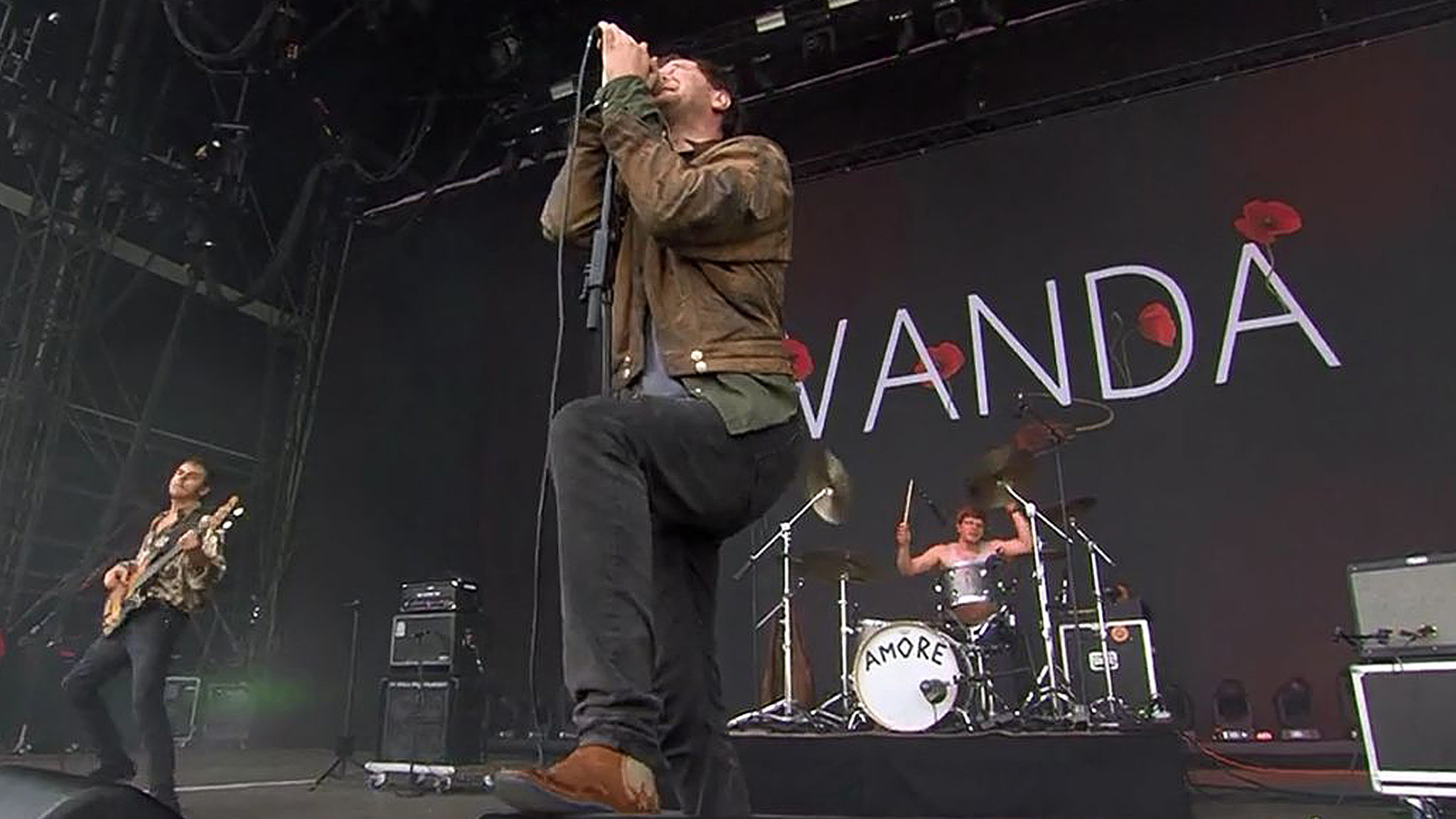 Stehengelassene Weinflaschen (Live @ Lollapalooza 2017)