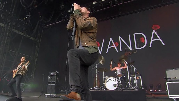 Stehengelassene Weinflaschen (Live @ Lollapalooza 2017)