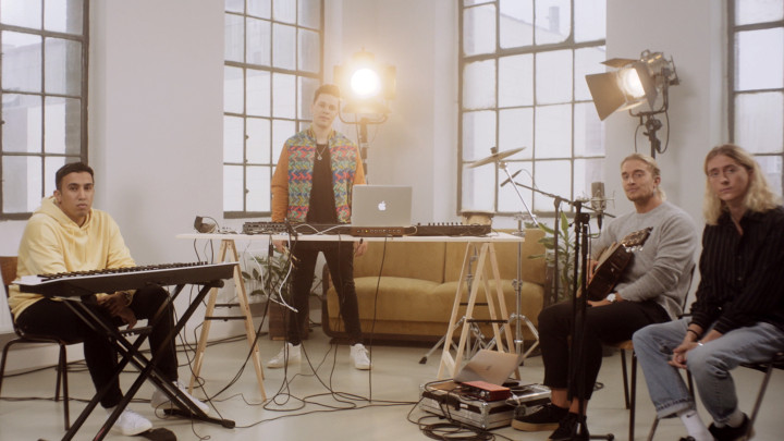 Like A Riddle (feat. Hearts & Colors, Adam Trigger) (Akustik Version)