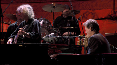 Paul McCartney, Eric Clapton - While My Guitar Gently Weeps (Concert For George)