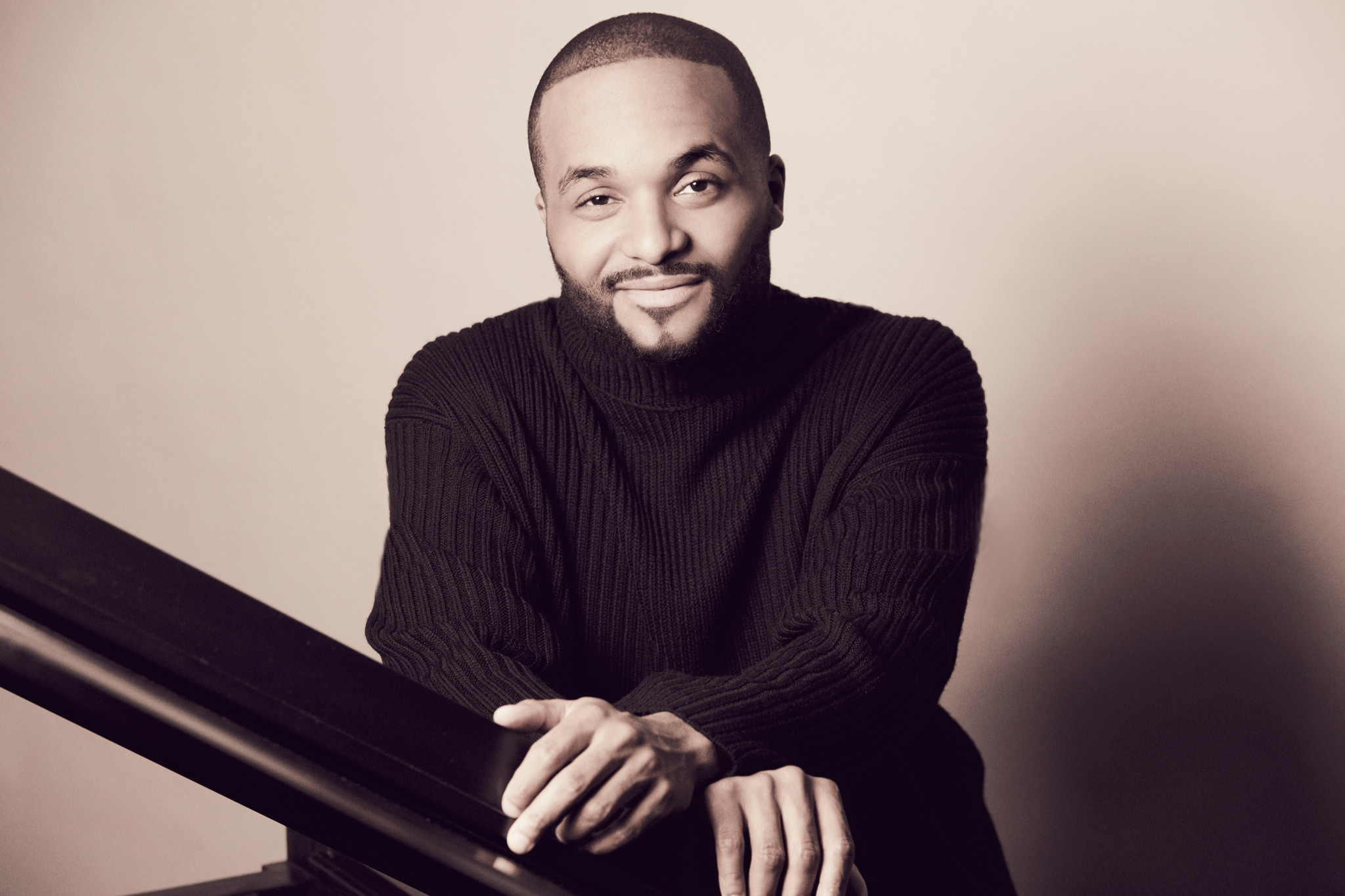 Vielgefragt - Sullivan Fortner spielt mit Jazz-Größen