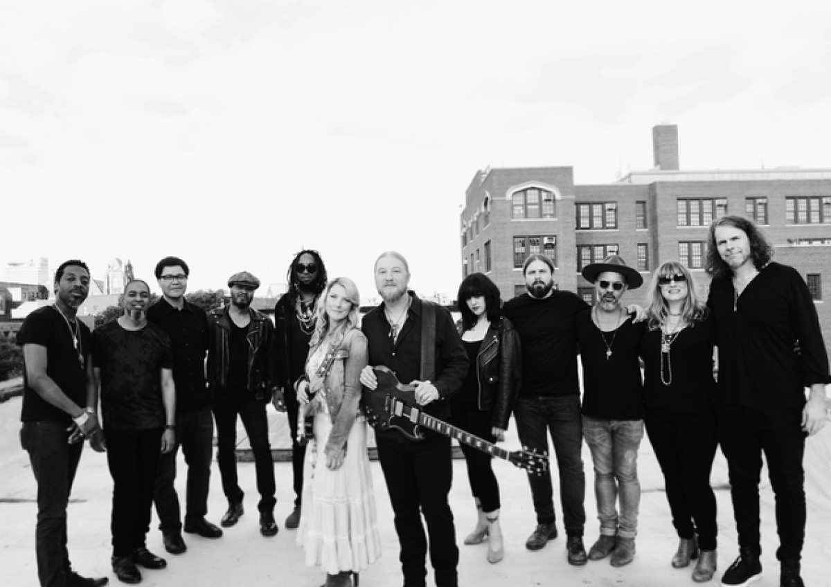TTB_PublicityPhoto_Credit_ShervinLainez_Band_GeneralUse1_BW