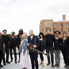 TTB_PublicityPhoto_Credit_ShervinLainez_Band_GeneralUse1_Color