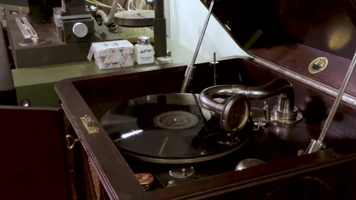 The Shellac Project - Akustische Aufnahmetechnik und Lesungen von Tolstoi