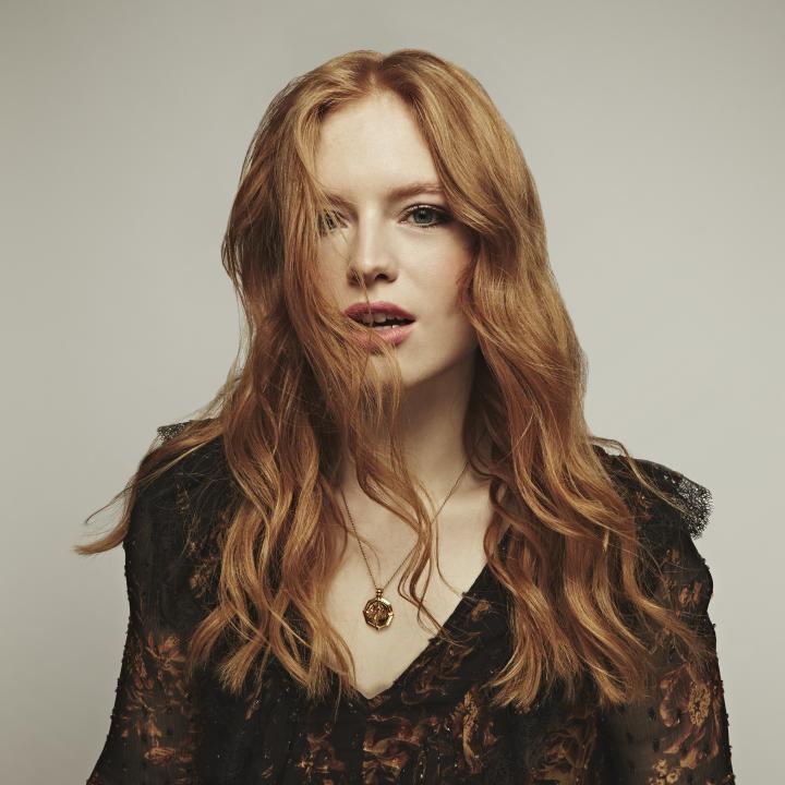 Freya Ridings News You Mean The World To Me Das Neue Video Mit Game Of Thrones Star