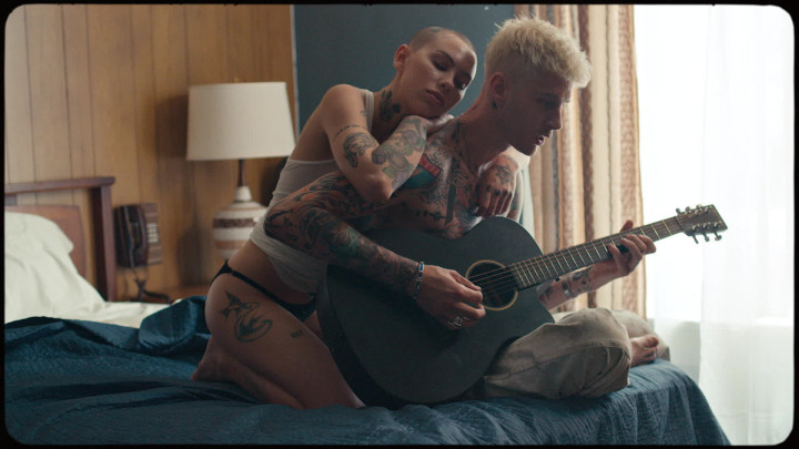 I Think I'm OKAY ft. YUNGBLUD, Travis Barker