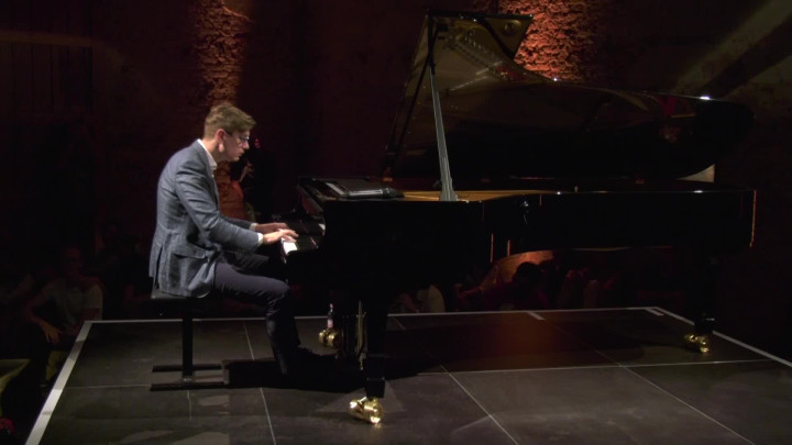 Víkingur Ólafsson - J.S. Bach: Prelude and Fugue in E Minor BWV 855