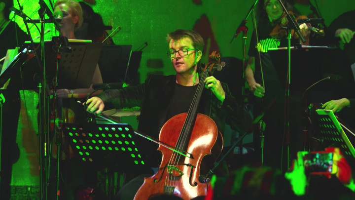 Peter Gregson - Cello Suites Recomposed Prelude 1.1 - Bach (Live from Yellow Lounge Beijing)