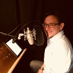 Simon Jäger als „Jack Slaughter“ bei den Sprachaufnahmen für die Jack Slaughter – Tochter des Lichts Hörspielfolgen 21–24 im Dezember 2018. (STIL Studio, Berlin)