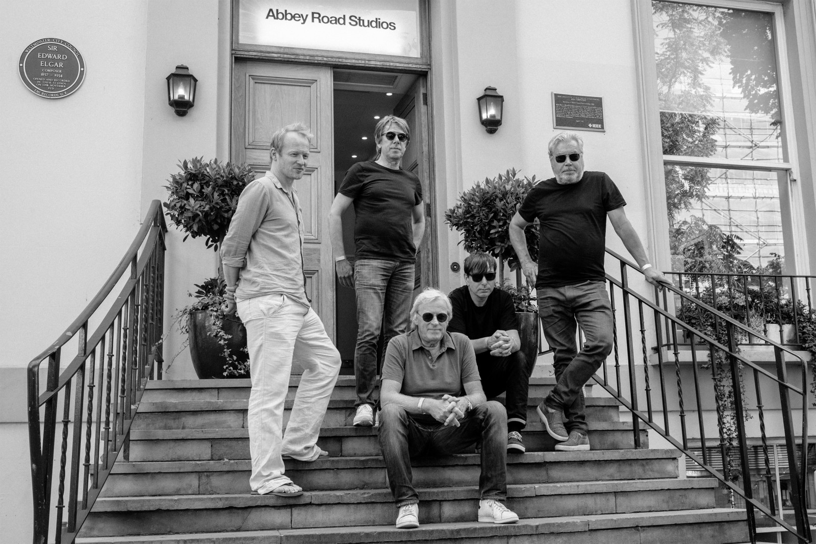 The Analogues Pressshot 1