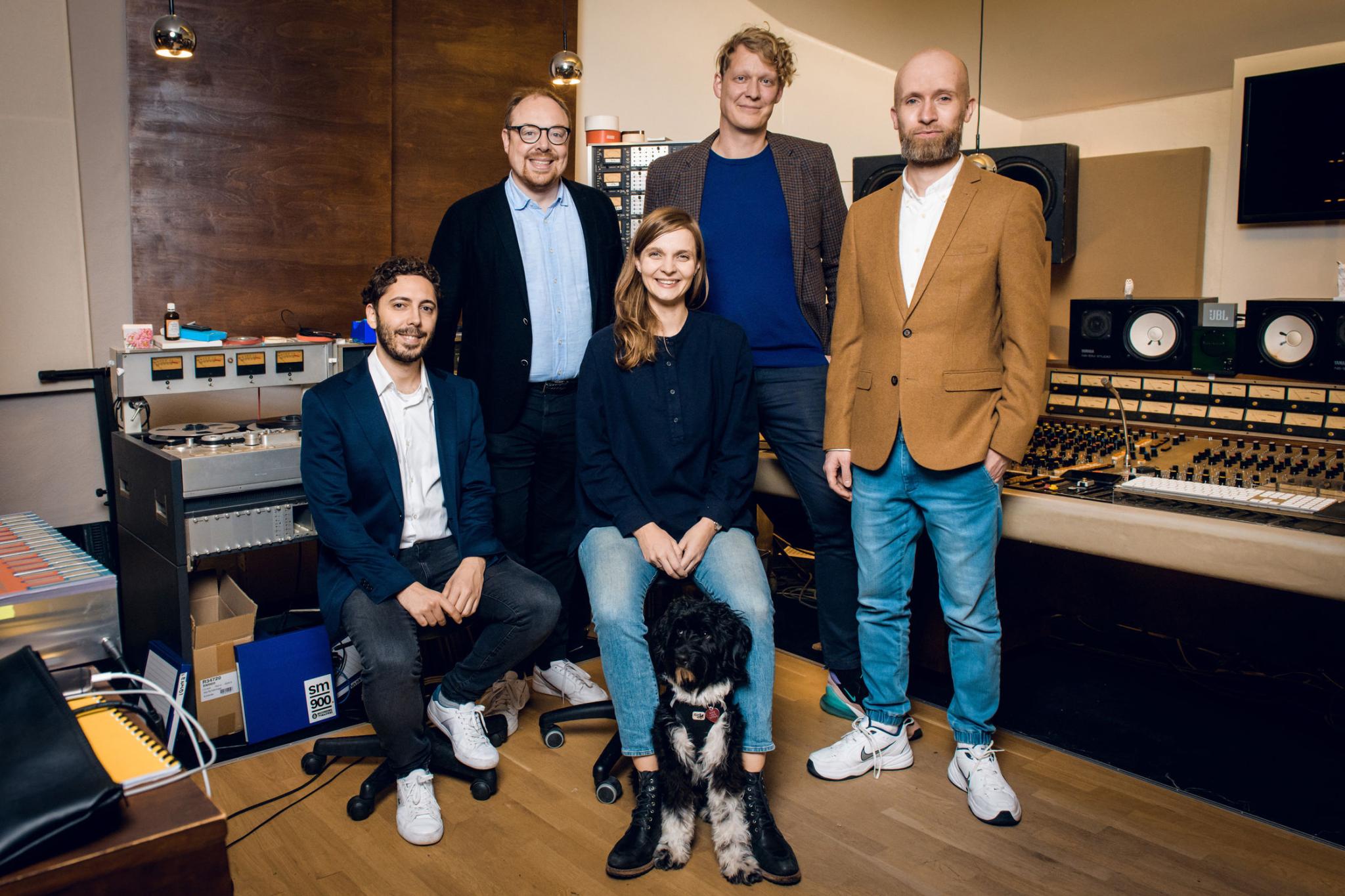 Hildur Gudnadottir Signing