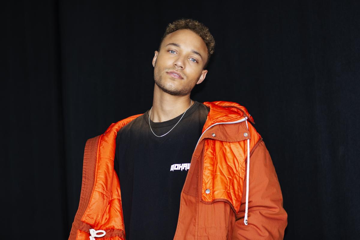Alexander Oscar Press Shot 2