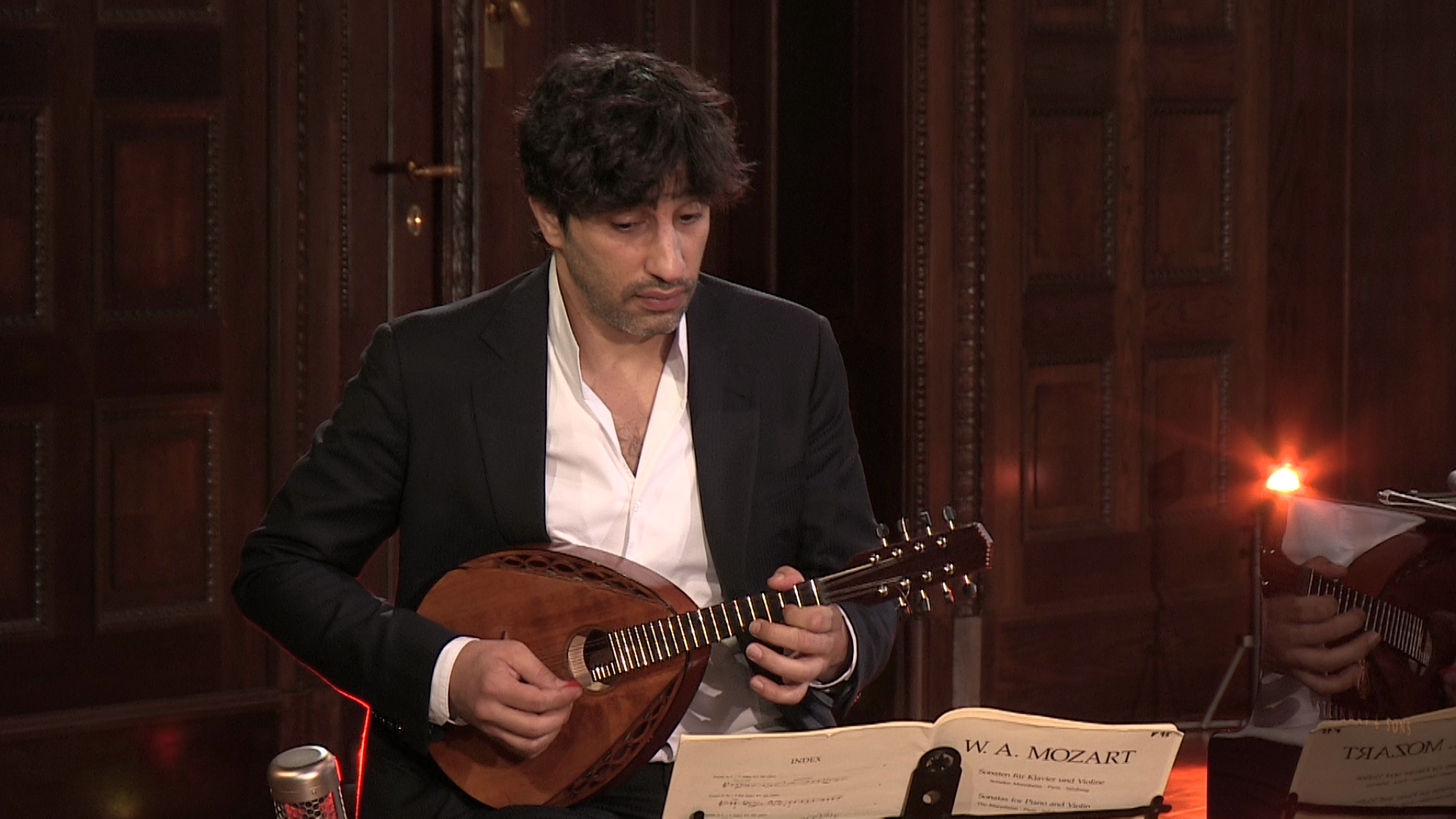 Avi Avital & Ohad Ben-Ari – Mozart: Violin Sonata No. 21 in E Minor, K 304, II. Tempo di Menuetto