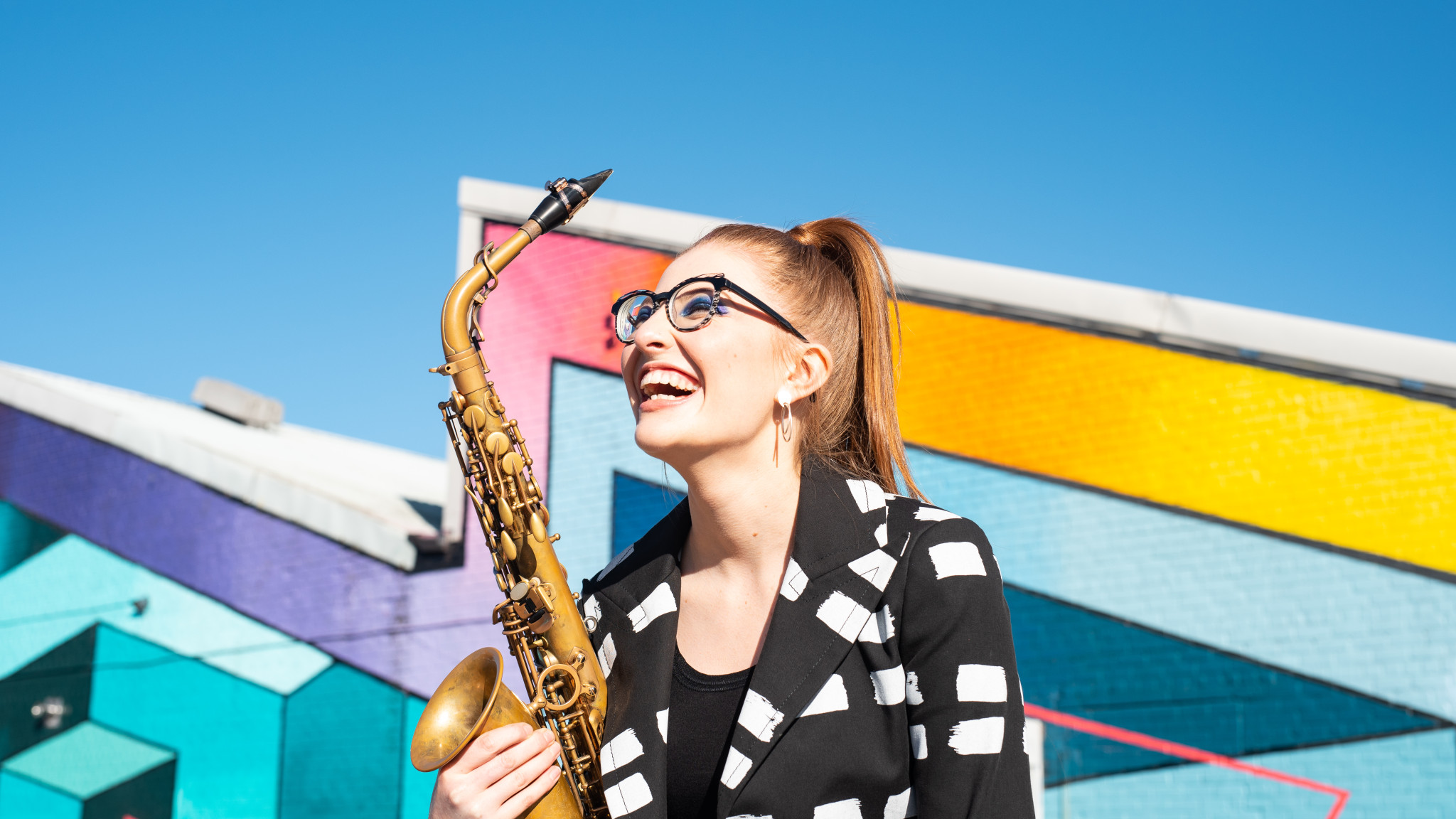 Jess Gillam - Trailblazing saxophonist announces debut album 'Rise'