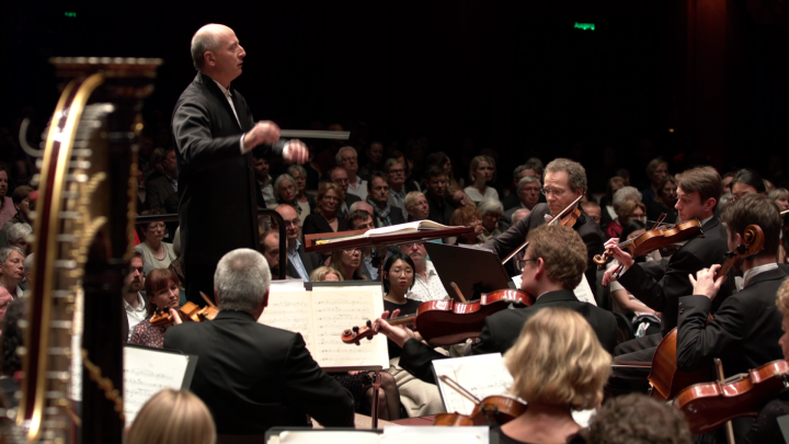 Paavo Järvi – Schmidt: Sinfonie Nr. 4: I. Allegro molto moderato Passionato (hr-Sinfonieorchester)