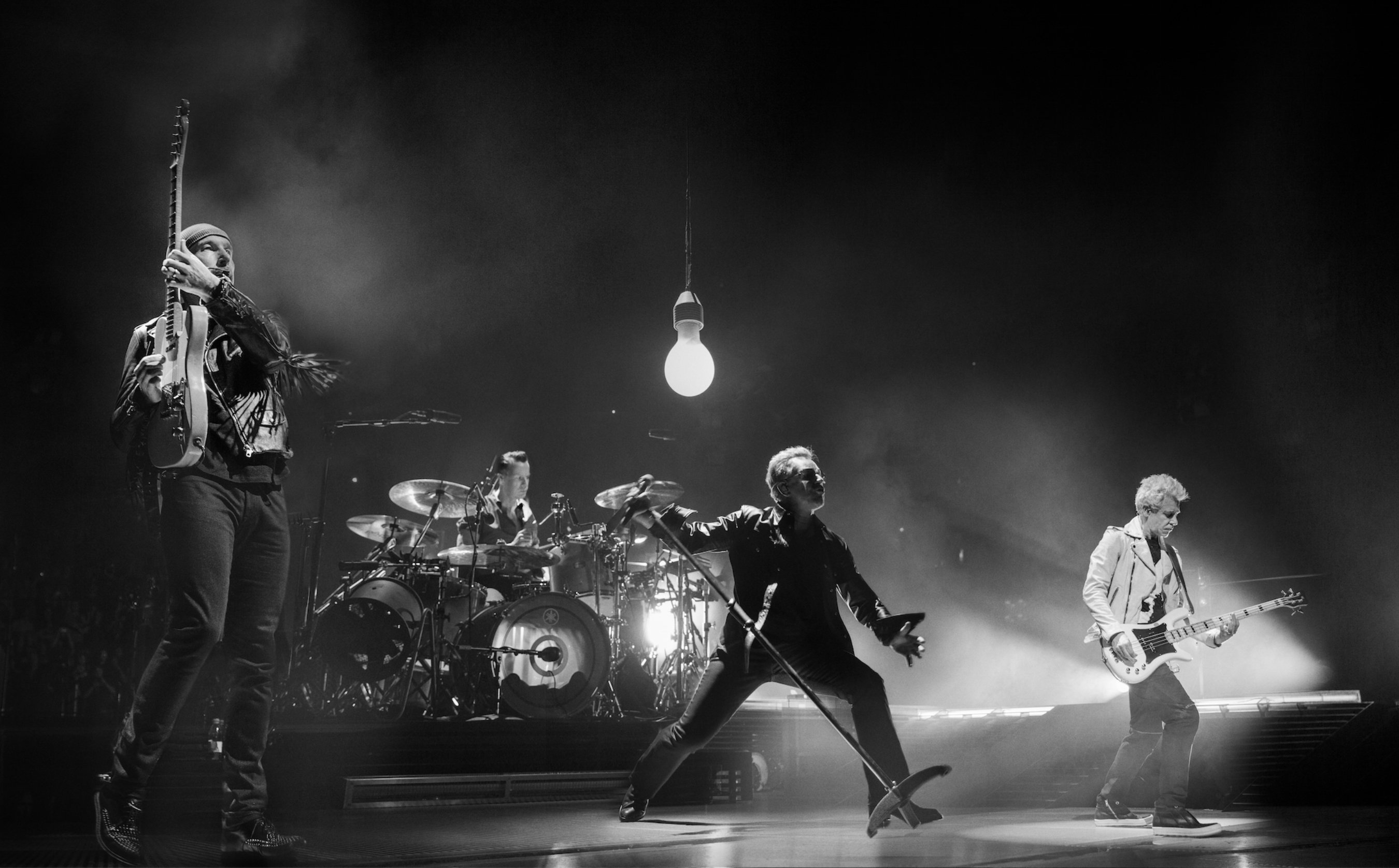 Концертные версии песен. Группа u2. U2 Live Paris 2015 Innocence + experience Tour. Ларри Маллен u2 2022. U2 Band 2023.