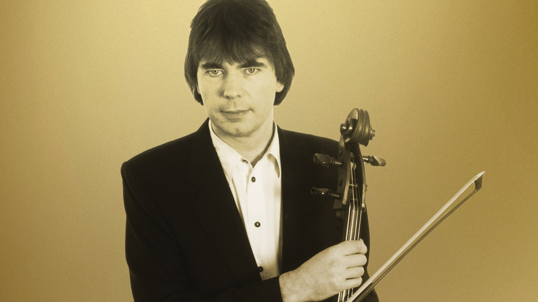 Julian Lloyd Webber releases a new hand-picked collection of cello favourites