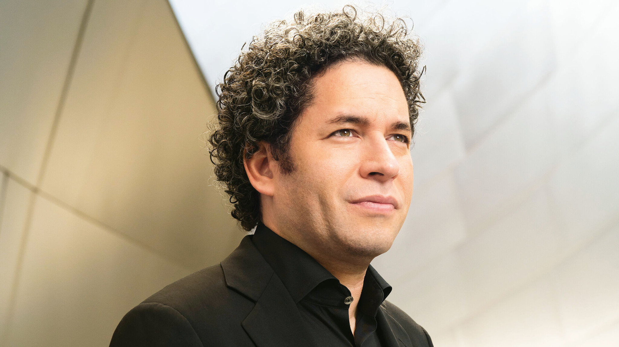 Gustavo Dudamel and the Los Angeles Philharmonic create immersive symphonic experience