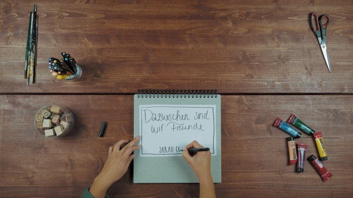 Dazwischen sind wir Freunde (Lyric Video)
