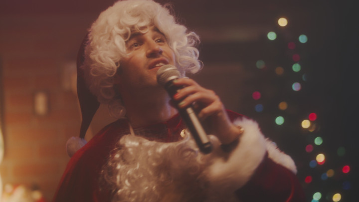 Darren Criss - Drunk On Christmas (feat. Lainey Wilson) 