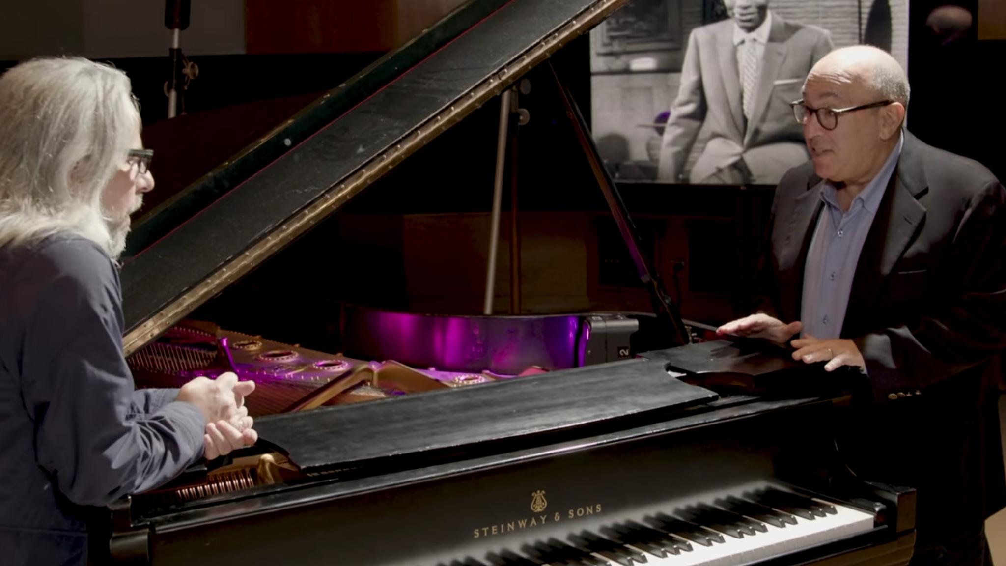 David Reitzas & Jay Landers an Nat "King" Coles Piano im Capitol Studio B