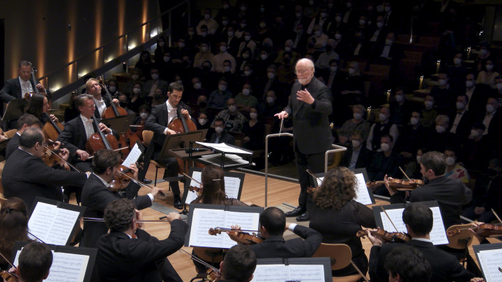 Williams: Scherzo for Motorcycle and Orchestra from "Indiana Jones" (with Berliner Phil)