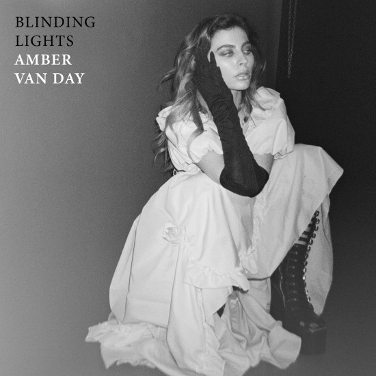 60_ELE_Amber_van_Day_Cover_Blinding_Lights_RZ.jpg