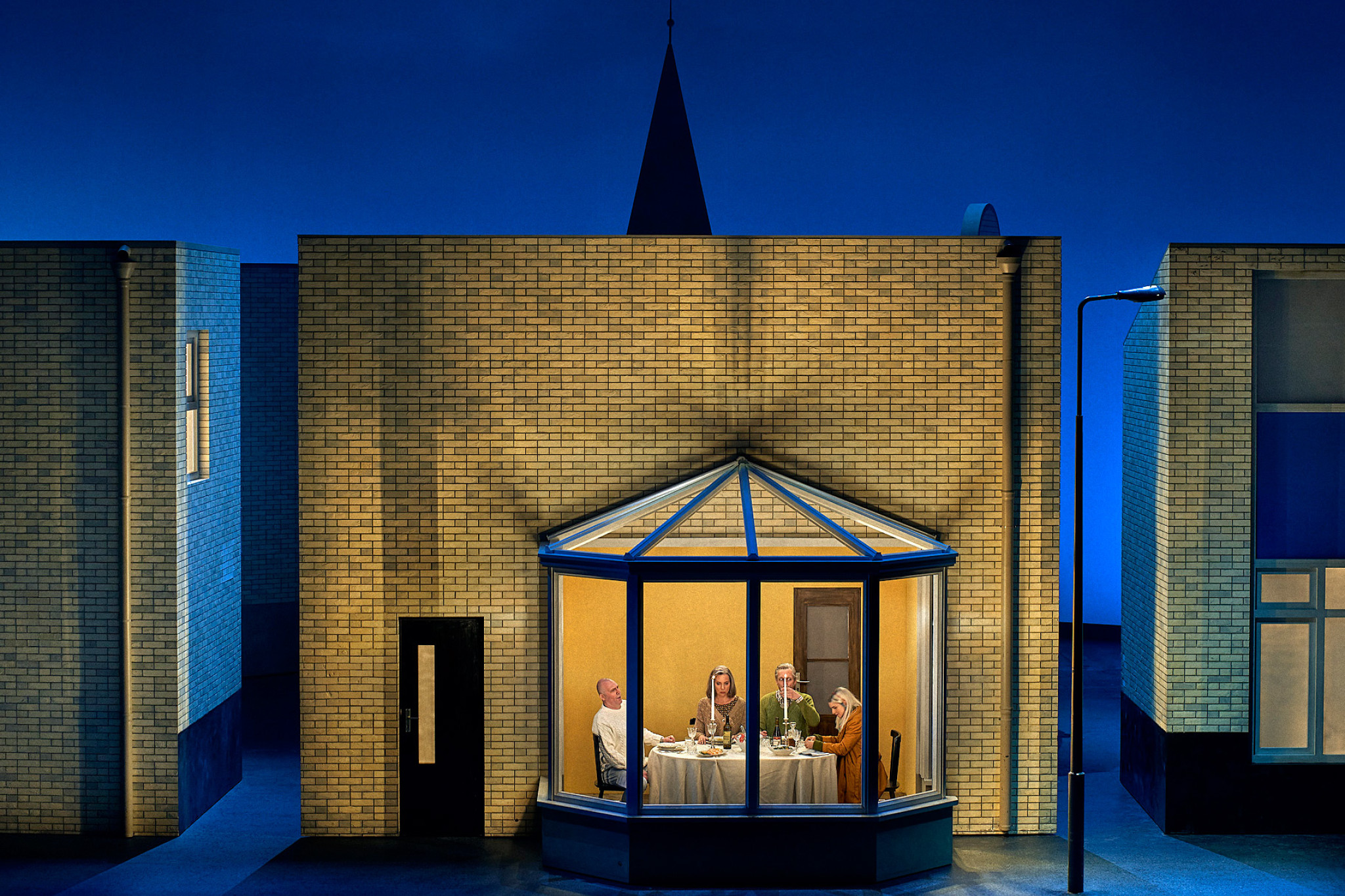 Bayreuther Festspiele 2021, John Lundgren (Der Holländer), Marina Prudenskaya (Mary), Georg Zeppenfeld (Daland), Asmik Grigorian (Senta)