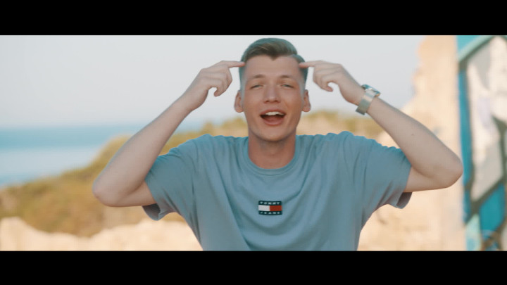 Morgen kickt der Kater