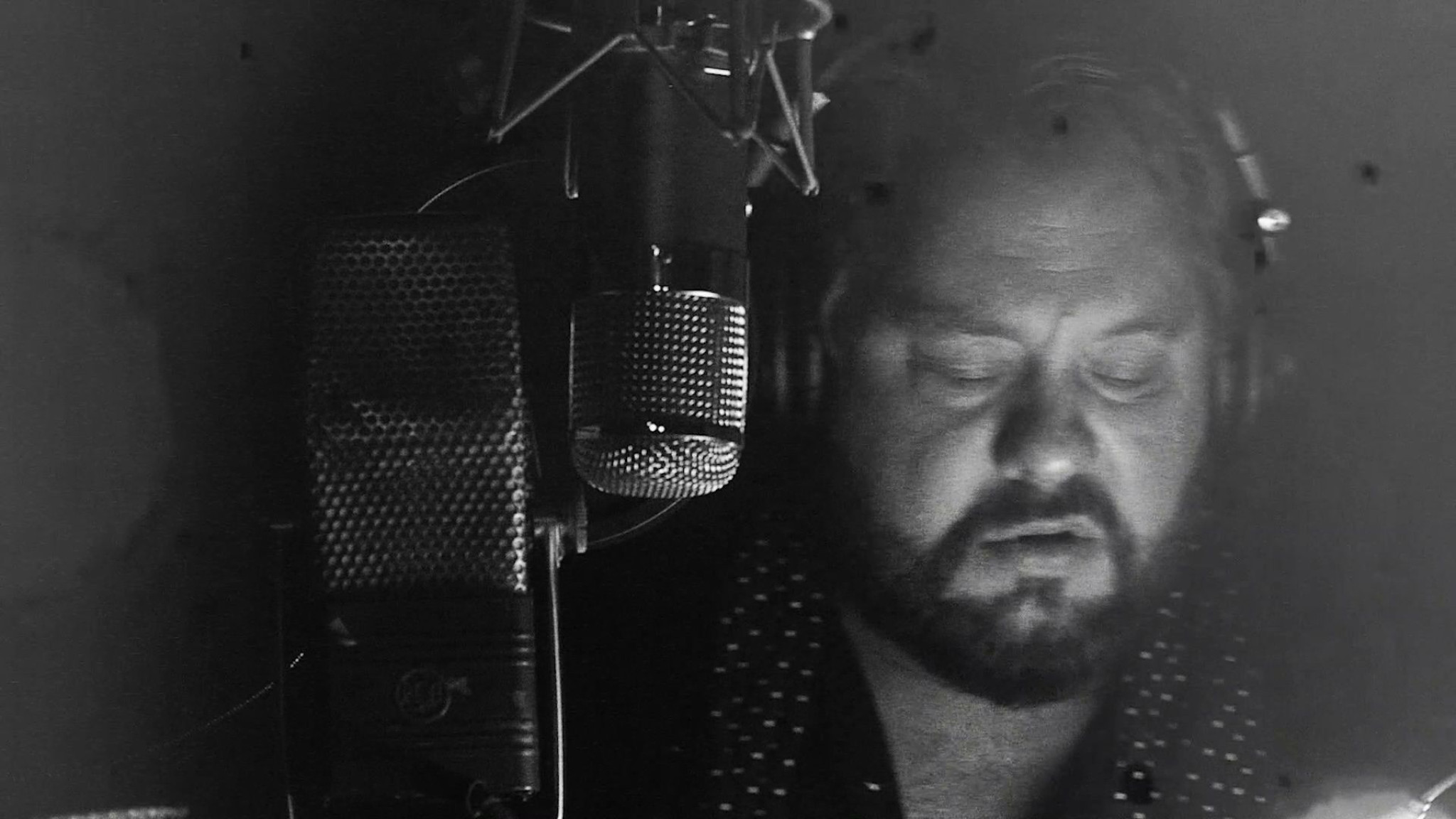 Nathaniel Rateliff - Famous Blue Raincoat (aus: HERE IT IS - A Tribute To Leonard Cohen)