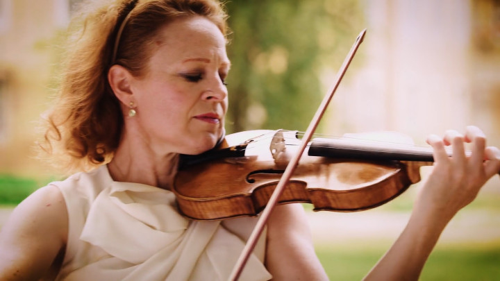  Carolin Widmann - J.S. Bach: Violin Partita No. 2 in D Minor, BWV 1004: I. Allemanda