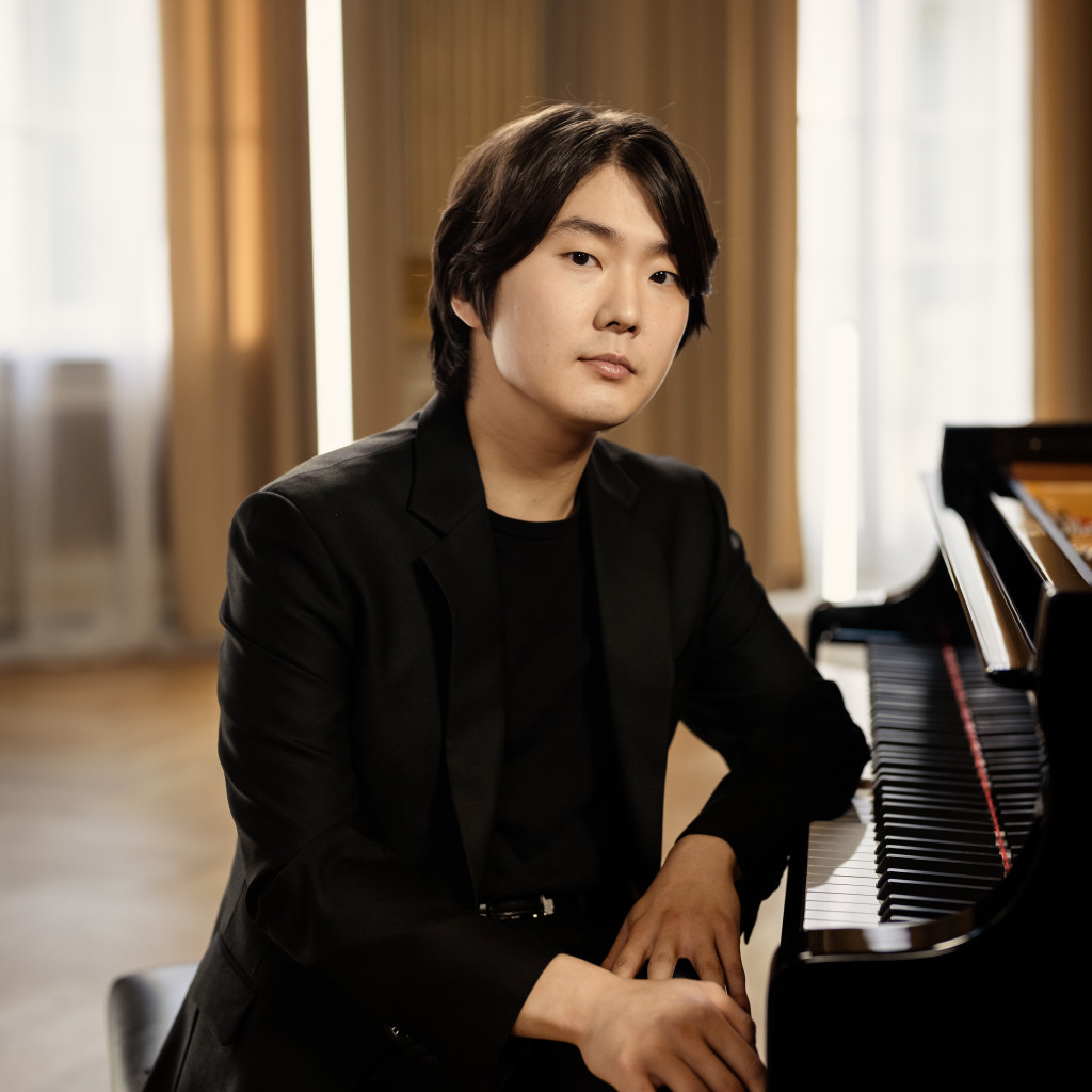 Seong-Jin Cho - Photo Gallery | Deutsche Grammophon