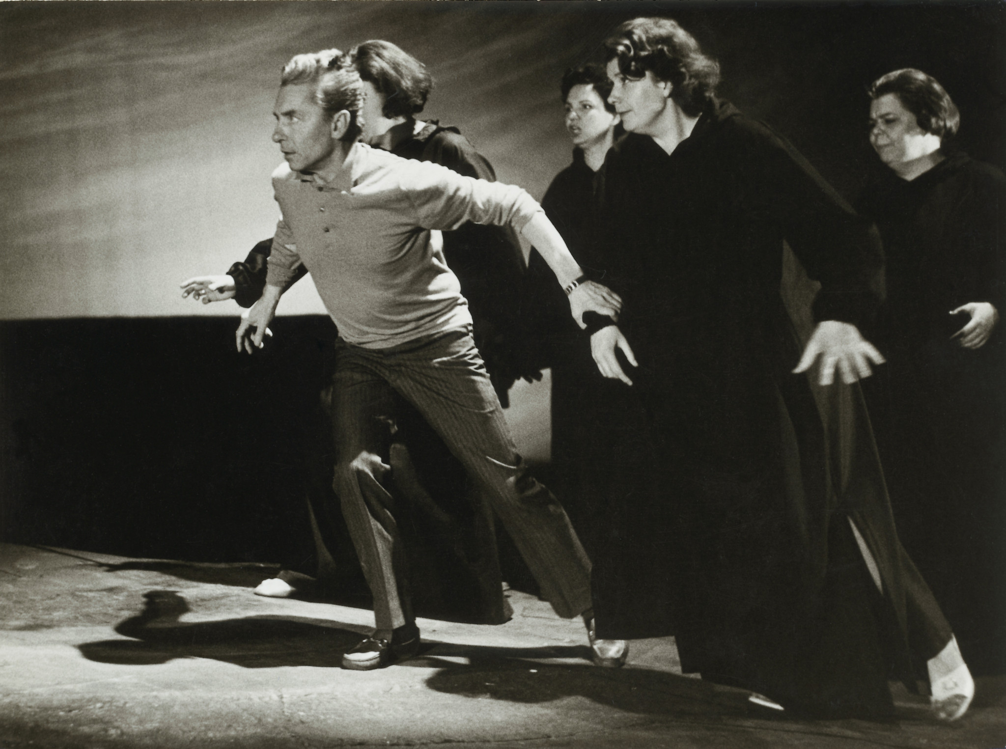 Herbert von Karajan rehearsing Act 3 of Die Walküre with the Valkyries - © Siegfried Lauterwasser / DG