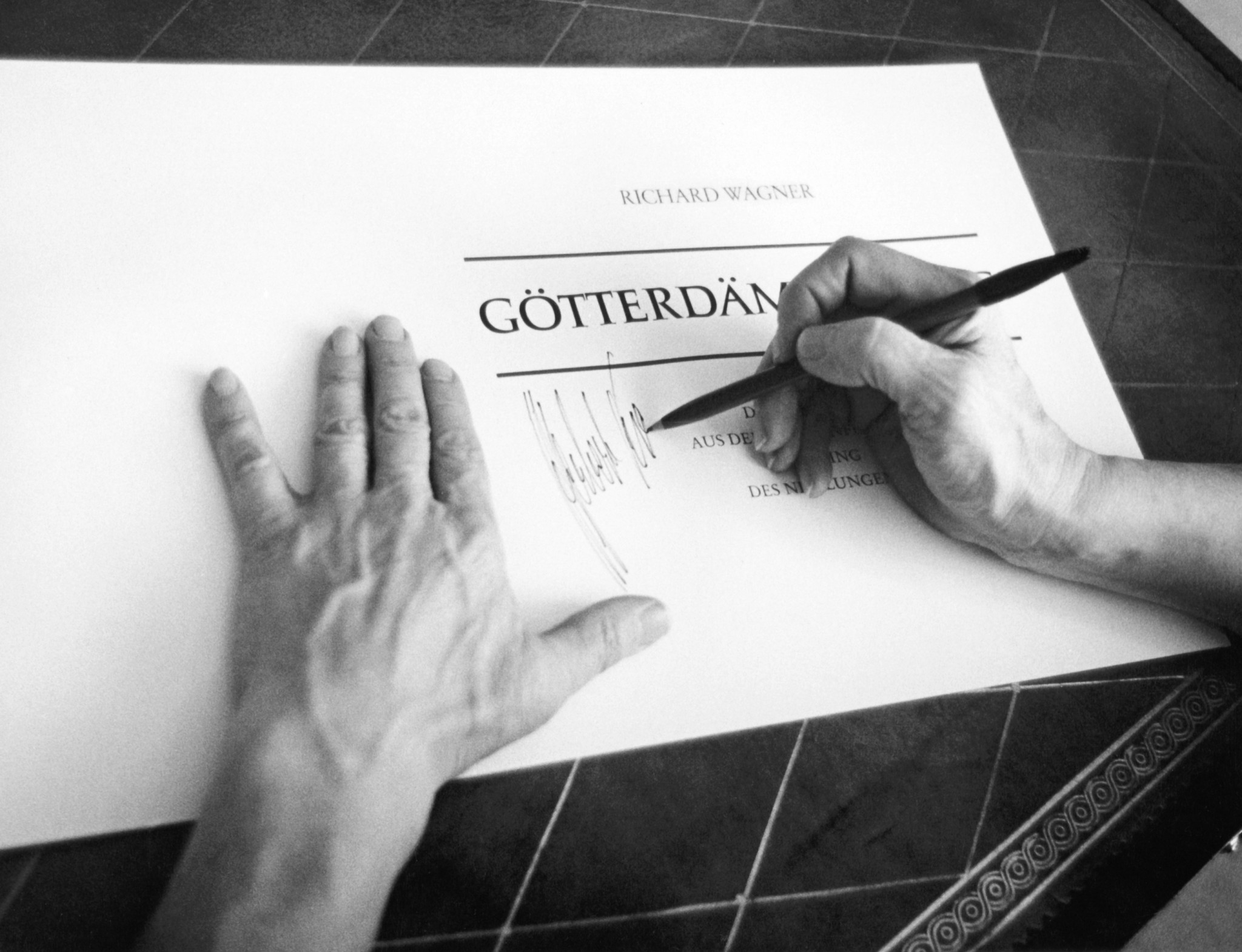 Herbert von Karajan signs an original Götterdämmerung LP booklet 